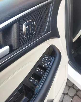 Ford EDGE cena 82900 przebieg: 137000, rok produkcji 2017 z Łapy małe 379